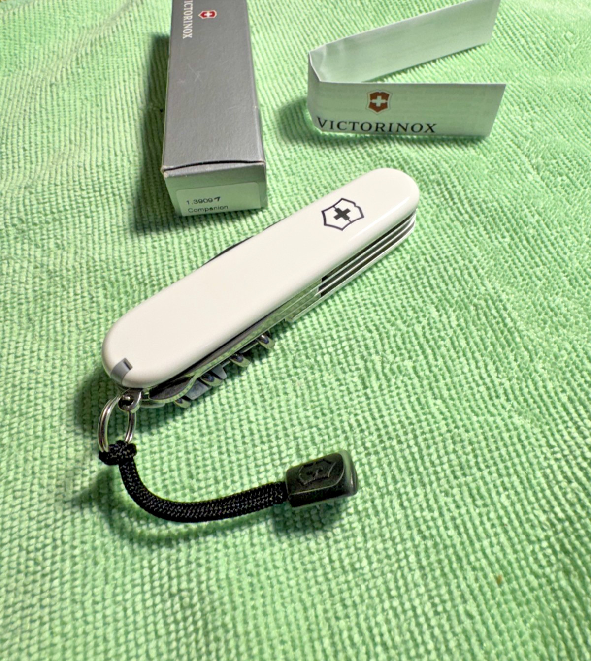 New Victorinox Swiss Army 91mm Knife   WHITE COMPANION PLUS     1.3909.7P
