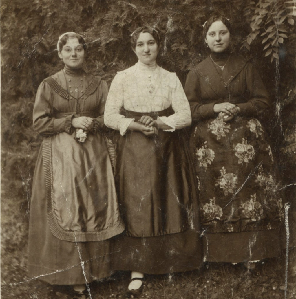 Antique 1910s Photo Women Traditional Hungarian Ethnic Folk Costume Dress