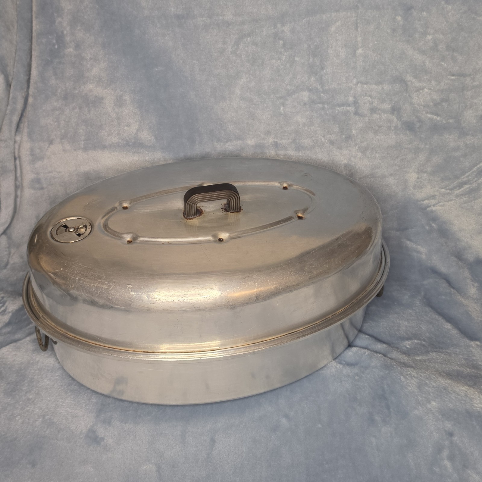 Vintage Aluminum Oval Roaster Roasting Pan w/ Domed Vented Lid Bakelite Handle
