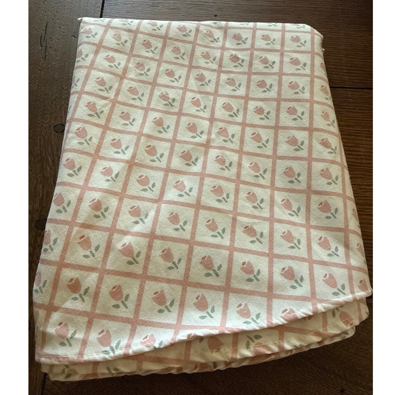 VTG J.P. Stevens Rd Tablecloth 70