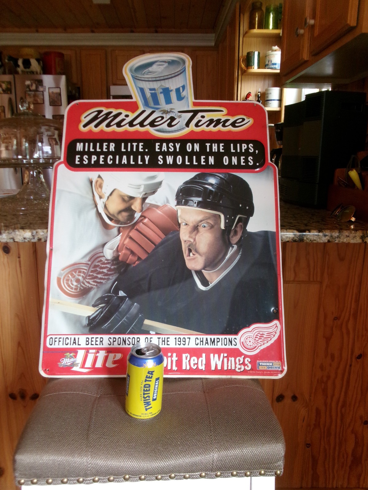 MILLER LITE DETROIT RED WINGS METAL BEER SIGN RARE 19.5