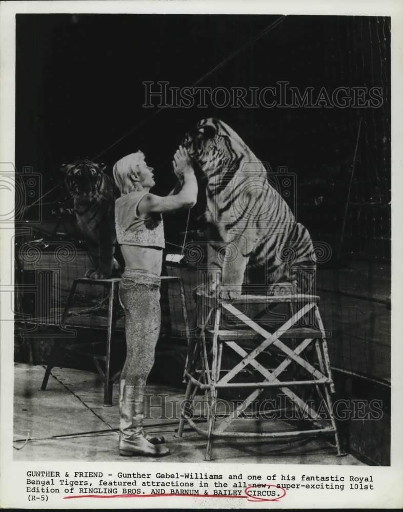 1972 Press Photo Gunther Gebel-Williams & Tiger of Ringling Bros. Barnum Circus