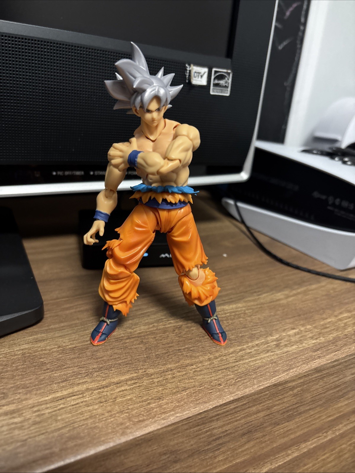S.H. Figuarts Dragonball Super Son Goku Ultra Instinct