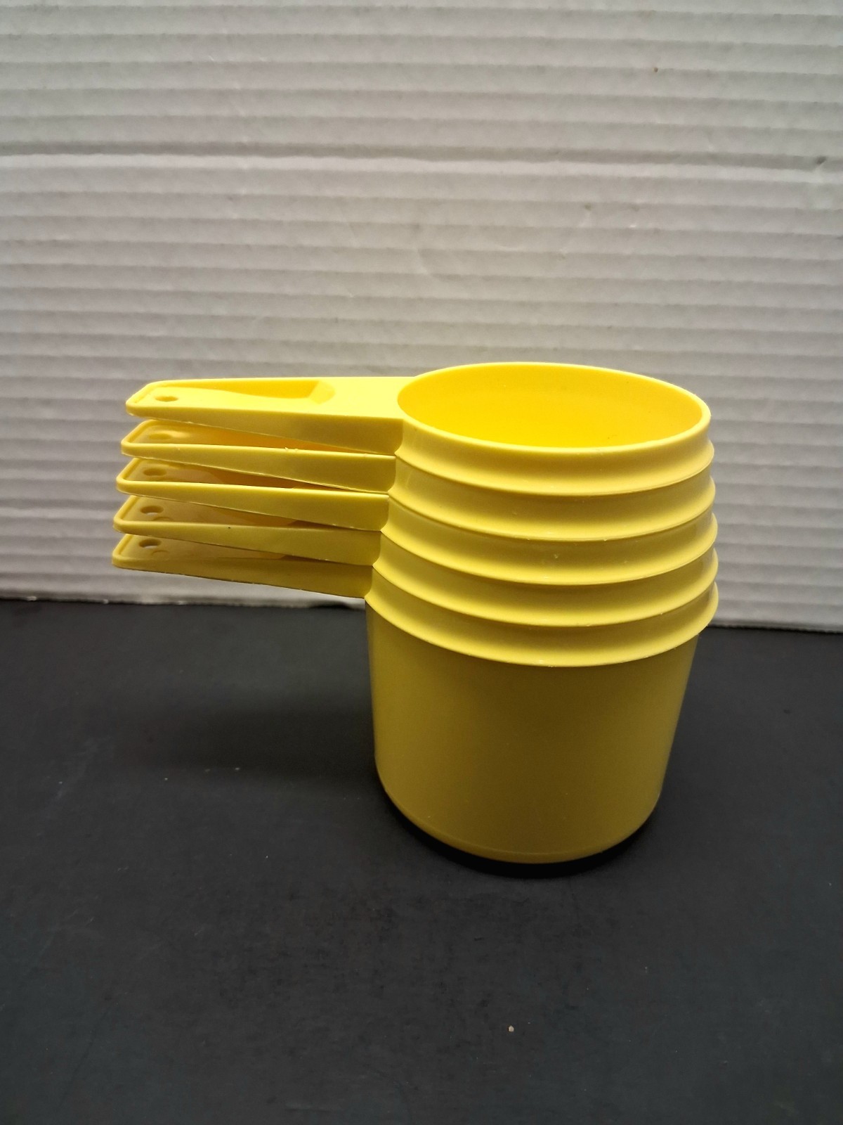 Vintage Tupperware Yellow 6 Measuring Cups Set 1/4 1/3 1/2 2/3 3/4 1 Cup 