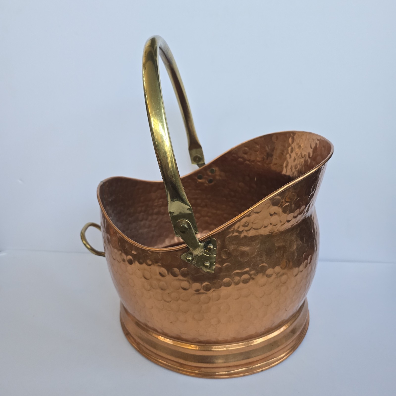 Vtg Hammered Copper Helmet Coal Scuttle Bucket Fireplace Decor Made in England