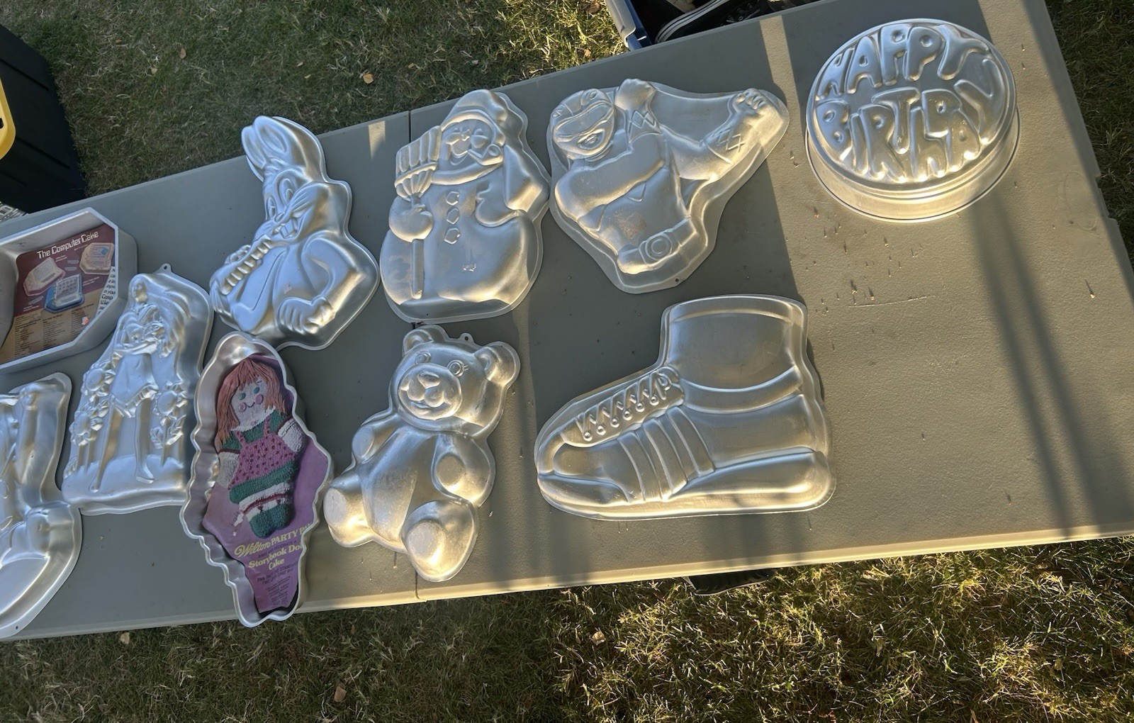 10 Used/Not Used Vintage Cake Pans Power Ranger, Shoe, Bear, Flintstone & More