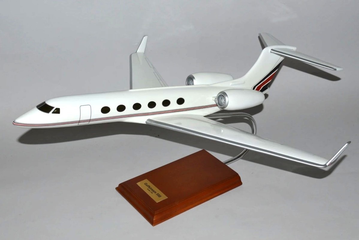 Gulfstream Aerospace G550 Business Jet Desk Top Display Model 1/48 SC Airplane