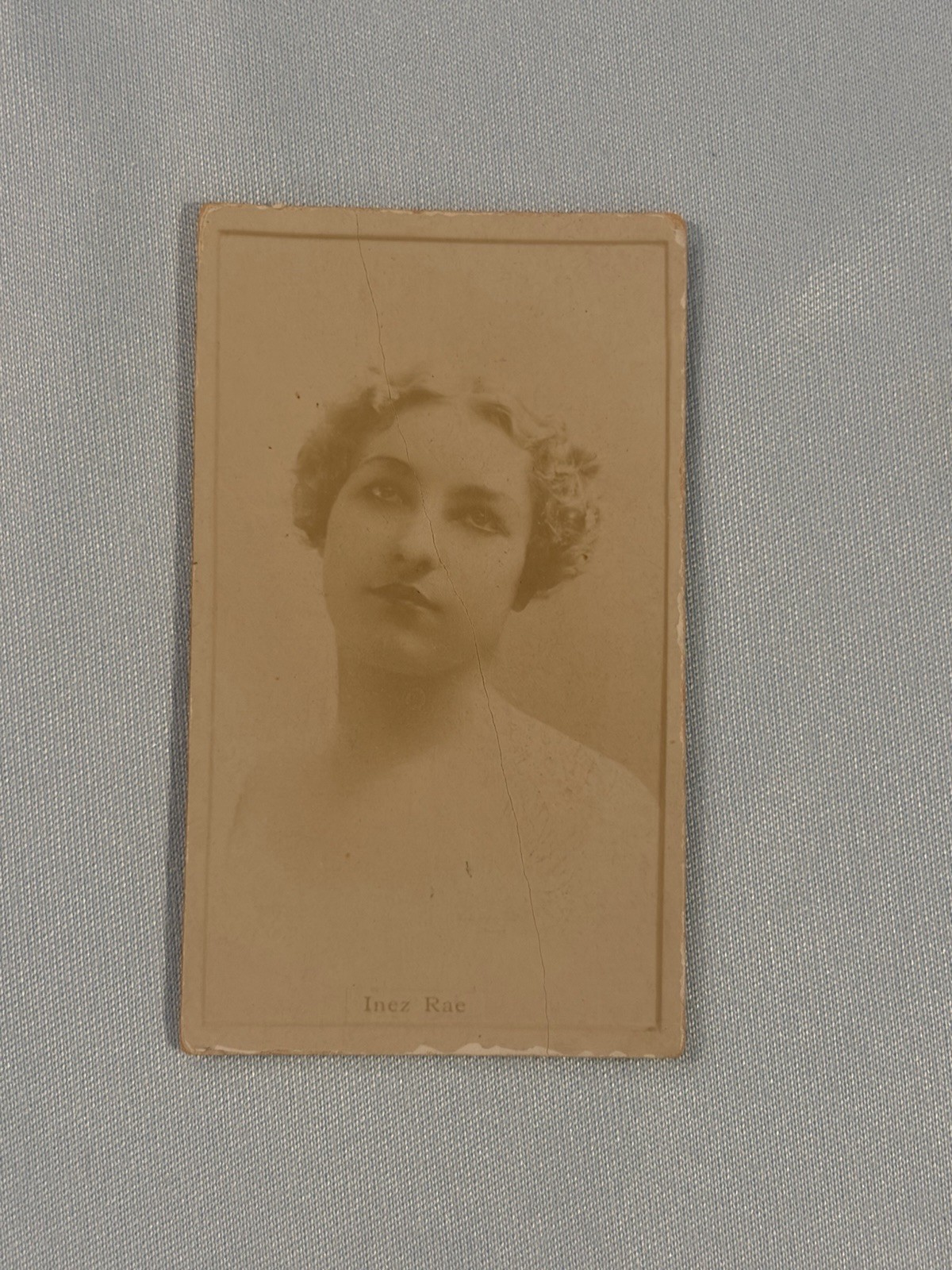 N245 1888 Inez Rae Kinney Brothers Actors and Actresses Sweet Caporal Back Fair
