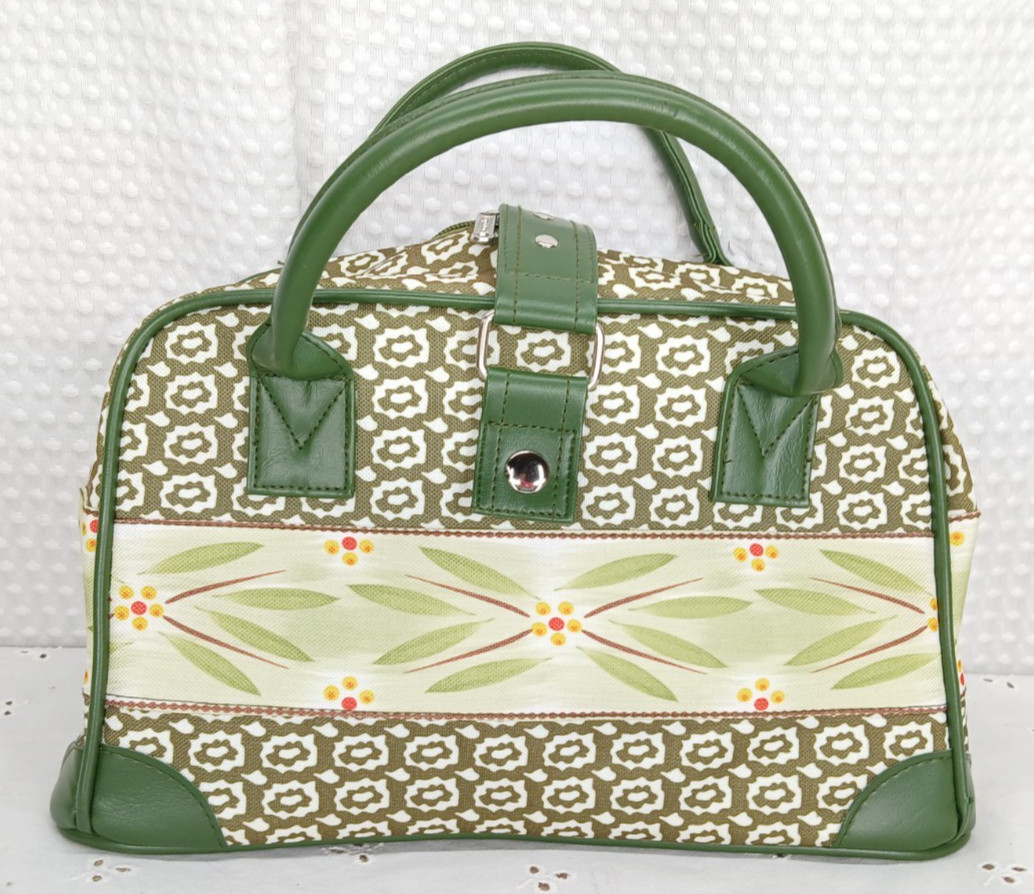 TEMP-TATIONS OLD WORLD GREEN INSULATED PURSE HAND BAG CARRY CASE 
