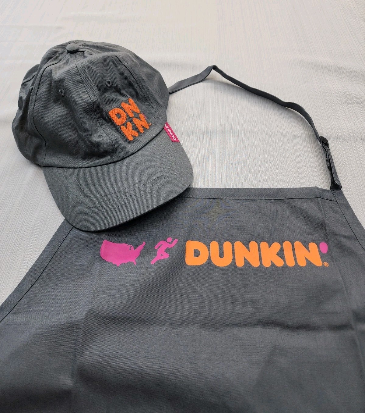 New Without Tags Set Gray Dunkin Donuts Uniform Apron S/M +Adult Hat