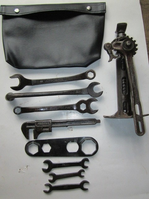 MODEL T FORD/FORD SCRIPT TOOL KIT WITH NEW TOOL BAG   8 TOOLS AND JACK