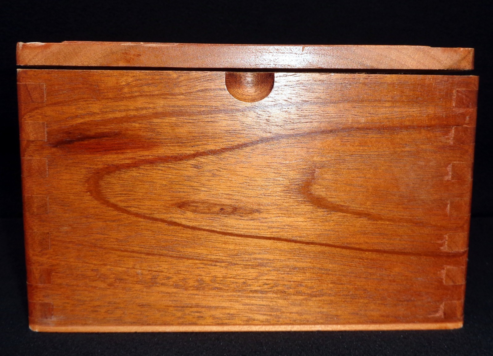 CENTENO TALLER DE CARPENTERIA Hinged Tongue-In-Groove Box