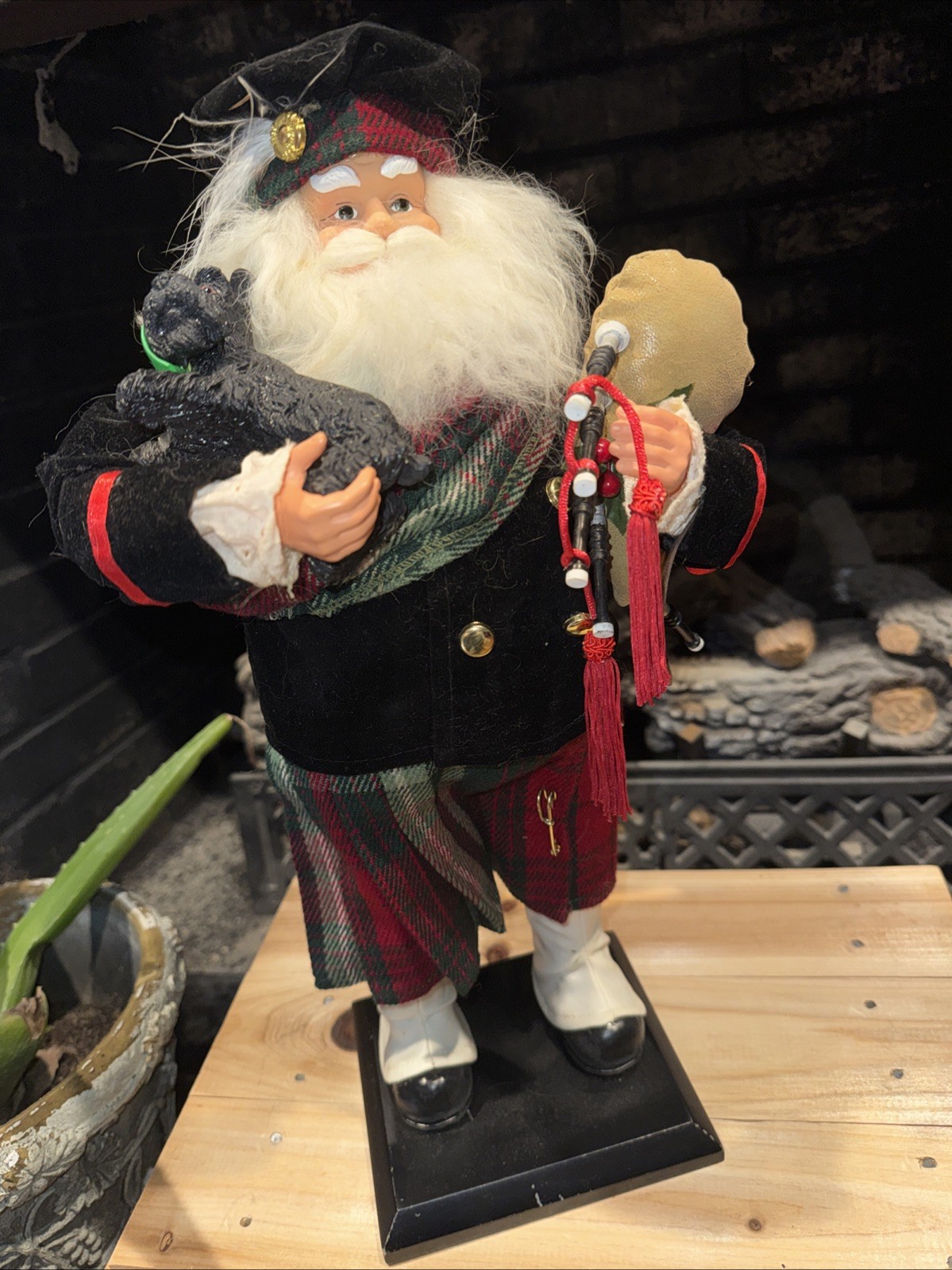 Scottish Bagpipe Santa 18 inches tall