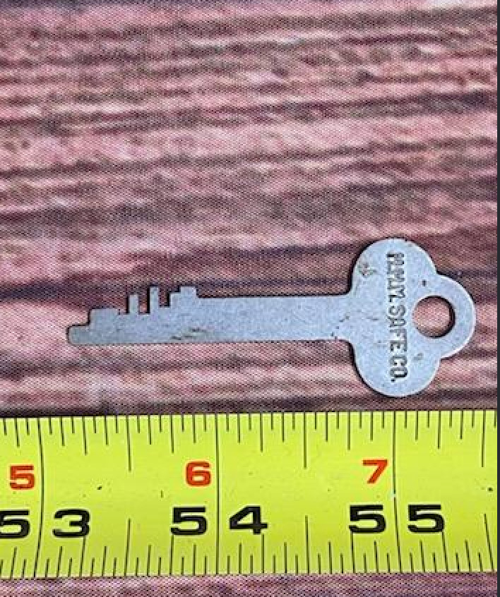 Vintage H.H.M Safe CO steel flat key clover head Collectible