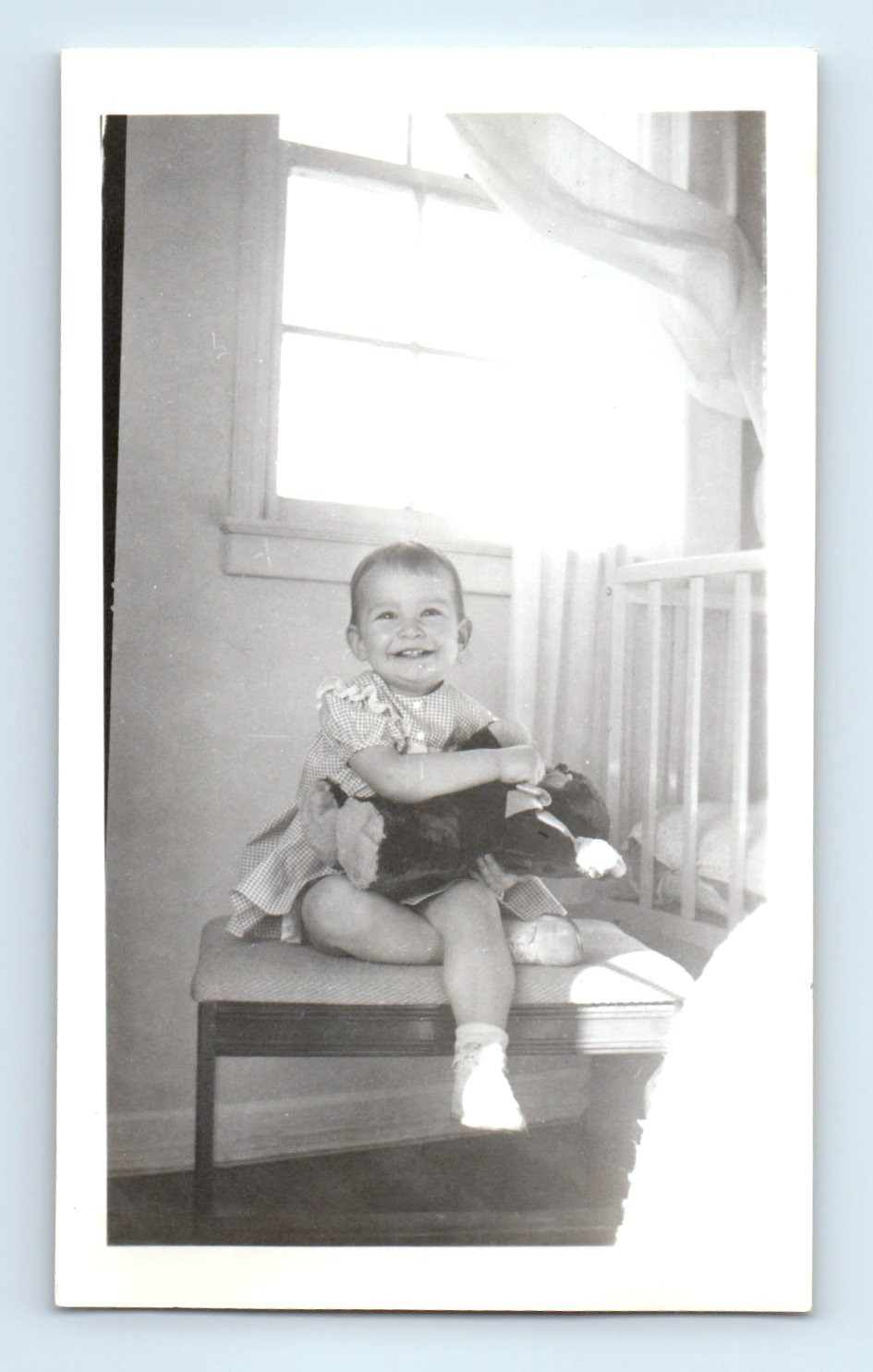 Old Vintage Photo SOLO SMILING GIRL TOY STUFFED ANIMAL CRIB PLAYPEN SNAPSHOT