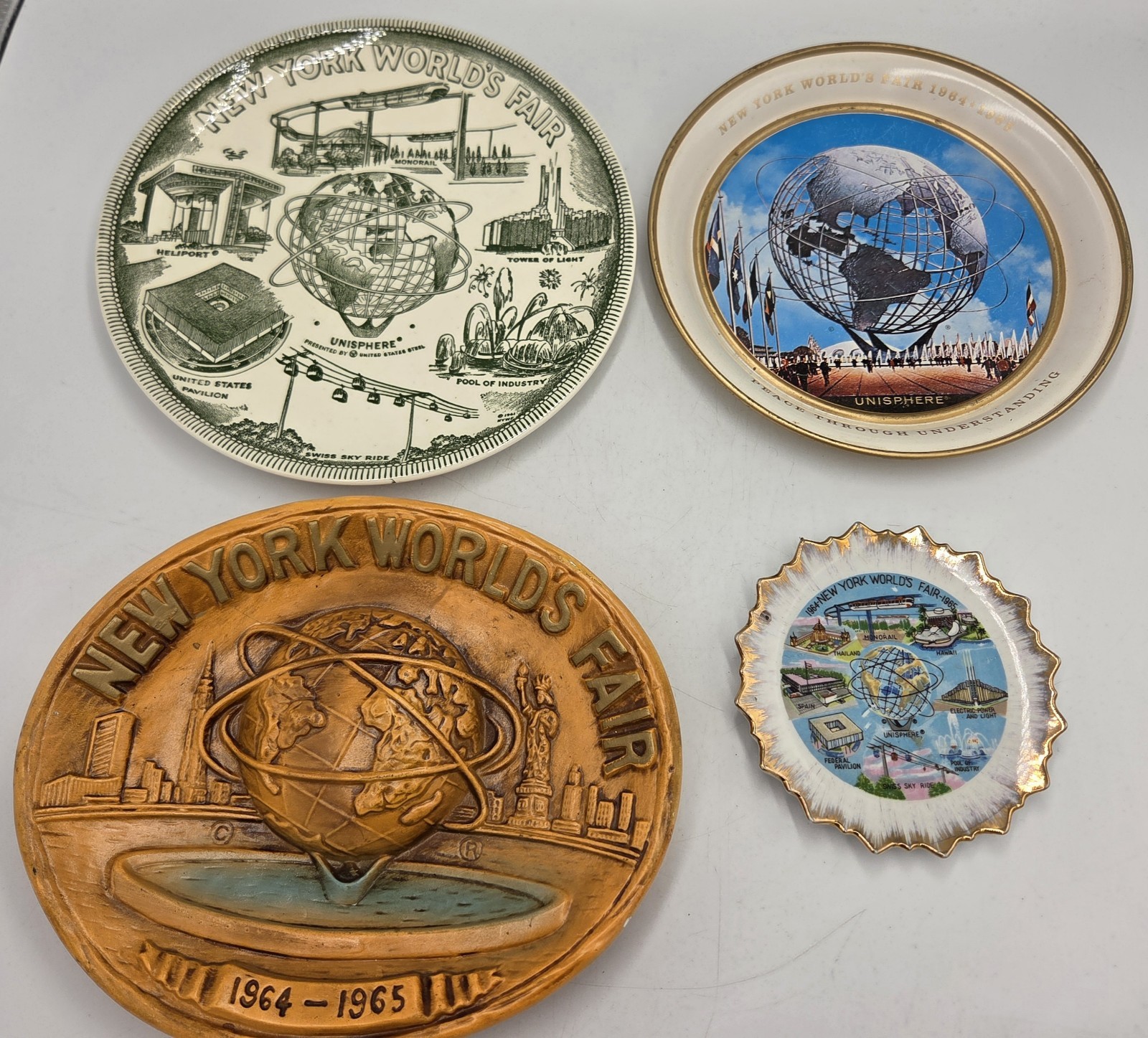 4 Vintage 1964-65 New York WORLD'S FAIR UNISPHERE Souvenir Wall Hangable Plates