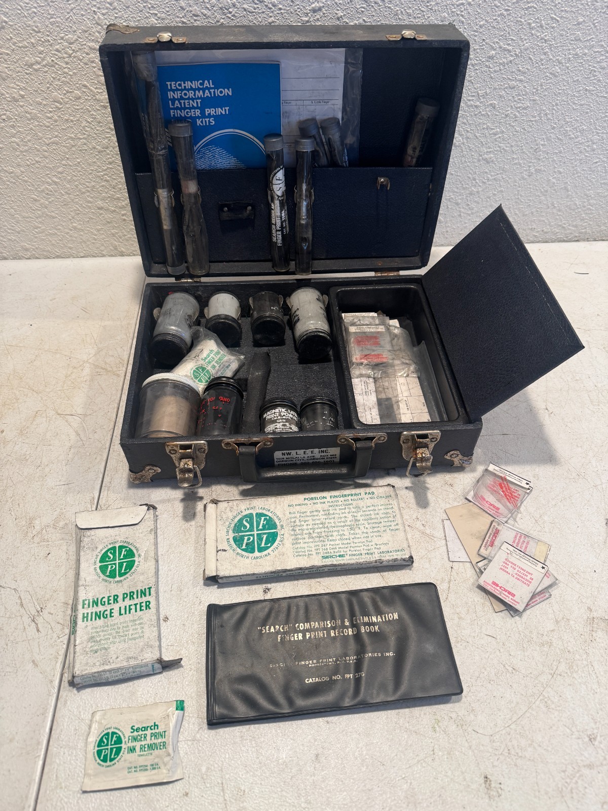 Vintage Police Forensic Latent Fingerprint Crime Scene Investigation Kit NW LEE