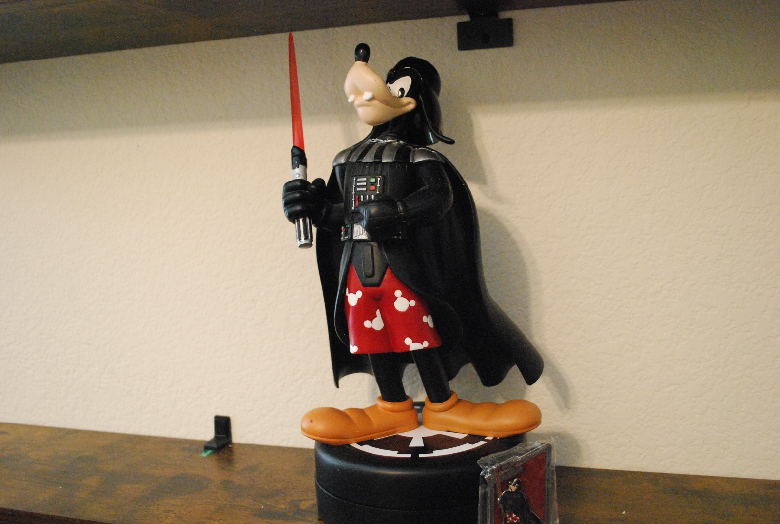 2011 Disney Star Wars Goofy Figurine with Pin - Darth Vader