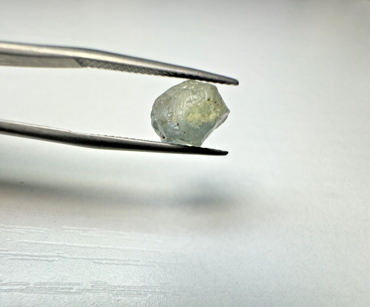 Sapphire Blue Green clean  faceting rough gemstone Tanzania 6.55 carats