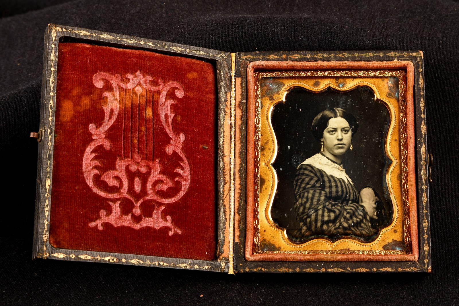 Daguerreotype Woman Plaid Dress & Gold Jewelry Full Case 1/9 Plate Antique V32