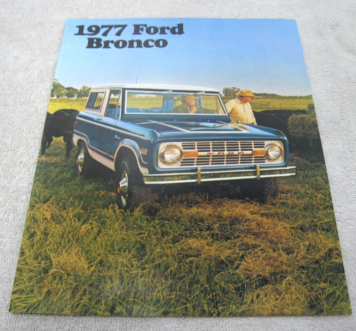 VINTAGE 1977 FORD BRONCO BROCHURE - ORIGINAL LITERATURE