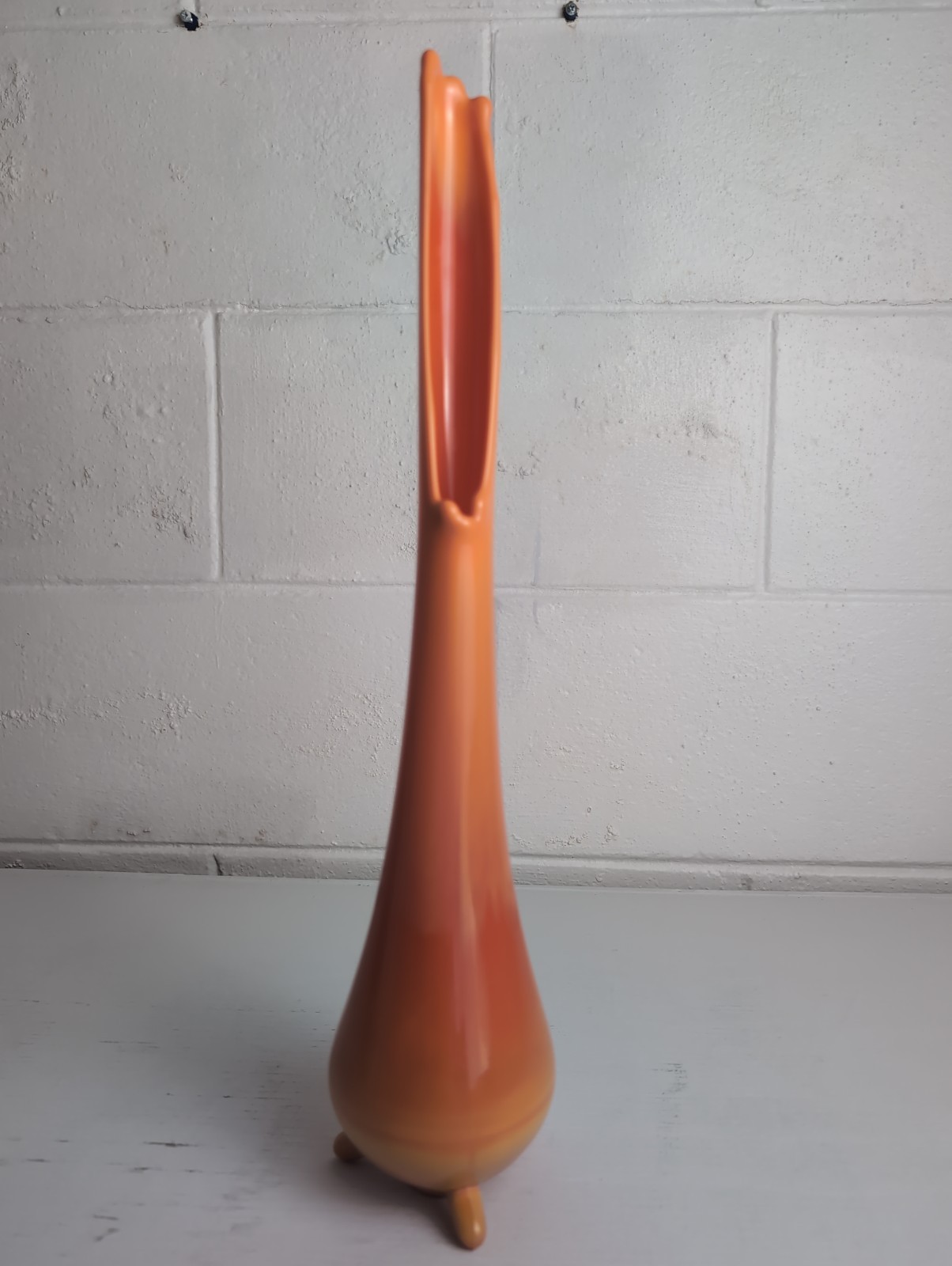Vintage LE Smith Glass Bittersweet Orange Smoothie Three Toe Swung Vase 18” MCM