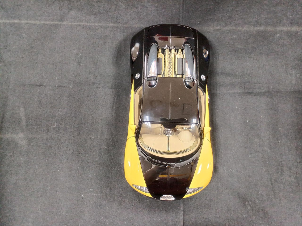 Autoart Bugatti EB 16.4 Veyron 1/18 Scale Model Collector's Item