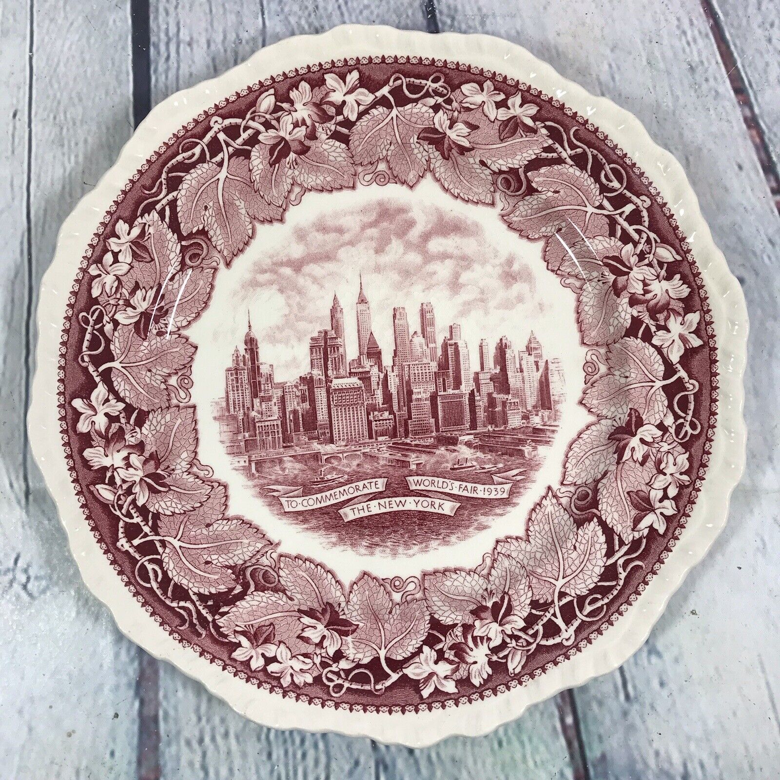 Vintage 1939 New York Worlds Fair Mason\'s Commemorate Plate Red England - 10.5\