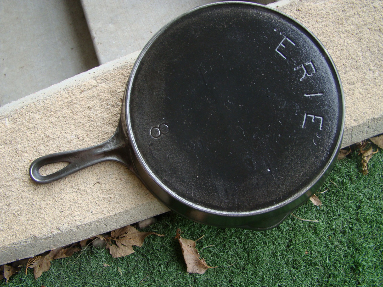 Pre Griswold Erie #8 Second Series Skillet w/ Butterfly Makers Mark