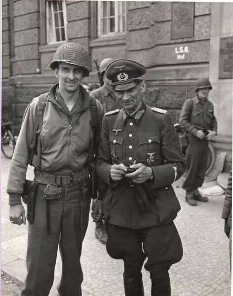 US Captain Poses With German General after Surrender 1945 WW2 Re-Print 4x6